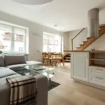#stayhere - Spacious 2bdr Two Floor I Heart Of Old Town