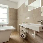#stayhere - Spacious 2bdr Two Floor I Heart Of Old Town Apartment *