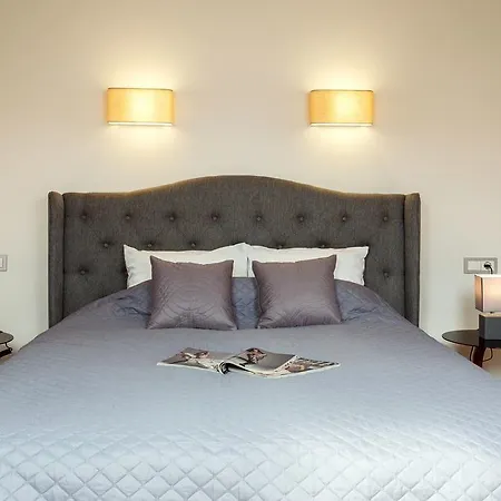 #stayhere - Spacious 2bdr Two Floor I Heart Of Old Town Apartament *