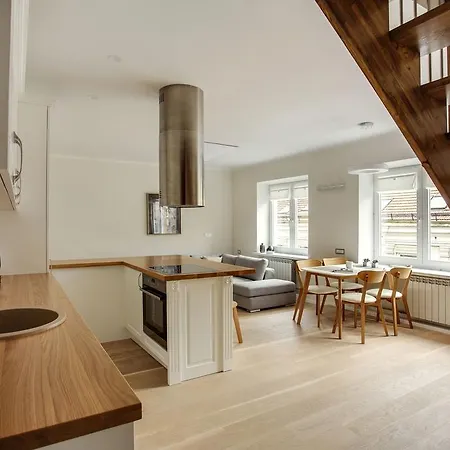 #stayhere - Spacious 2bdr Two Floor I Heart Of Old Town