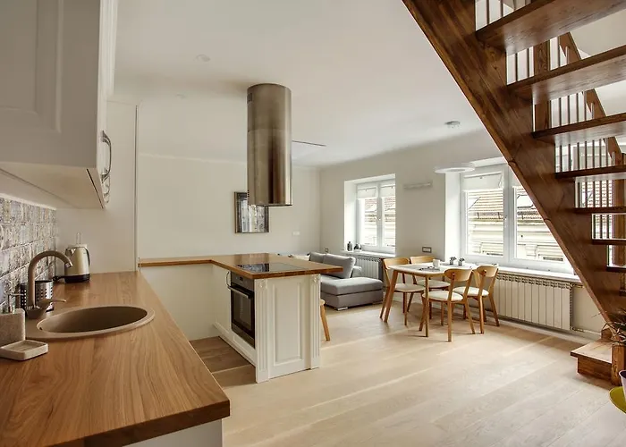 #stayhere - Spacious 2bdr Two Floor I Heart Of Old Town