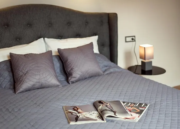 #stayhere - Spacious 2bdr Two Floor I Heart Of Old Town *