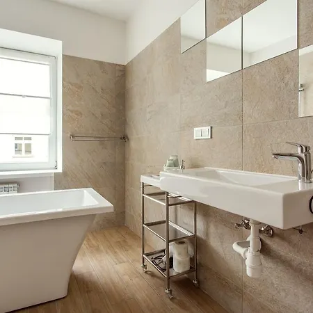 #stayhere - Spacious 2bdr Two Floor I Heart Of Old Town Lejlighed *