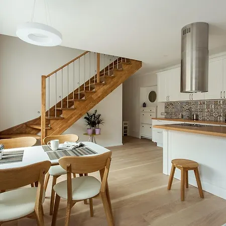 #stayhere - Spacious 2bdr Two Floor I Heart Of Old Town *